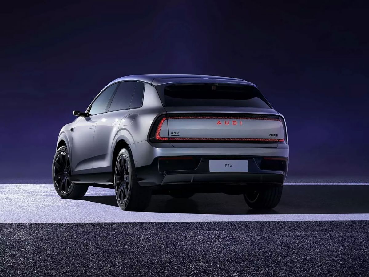 Το E7X είναι το δεύτερο αυτοκίνητο της AUDI